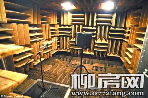 地球上最安静的地方 99.99%声音被吸收的消声室
